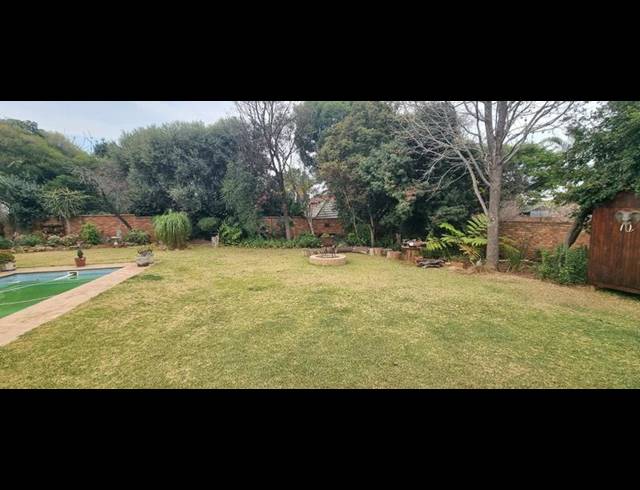 5 BEDROOM HOUSE FOR SALE IN ZWARTKOP